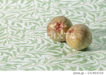 いちじく　イチジク　フィグ　秋の味覚　果物　季節　柄背景 131403310