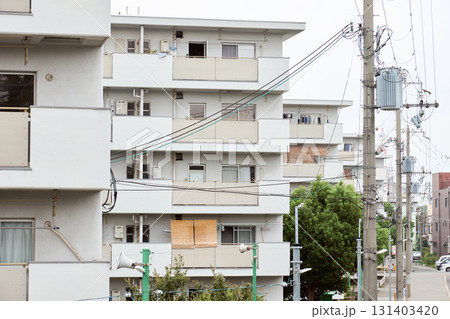 団地の外観。日本の住宅事情 団地の外観。日本の住宅事情 131403420