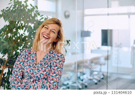 Radiant Businesswoman: A Vibrant Presence in the Company Corridor 131404610