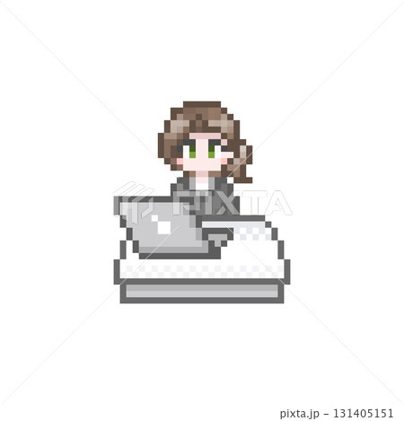 ドット絵のパソコンとスーツ姿の女性会社員 131405151