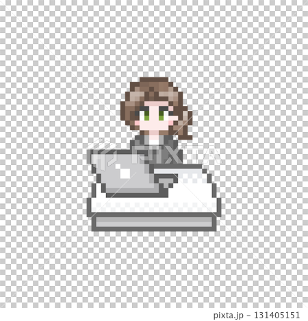 ドット絵のパソコンとスーツ姿の女性会社員 131405151