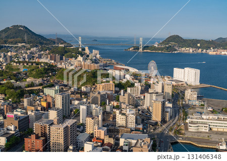 《山口県》関門橋・関門海峡の夕暮れ 131406348
