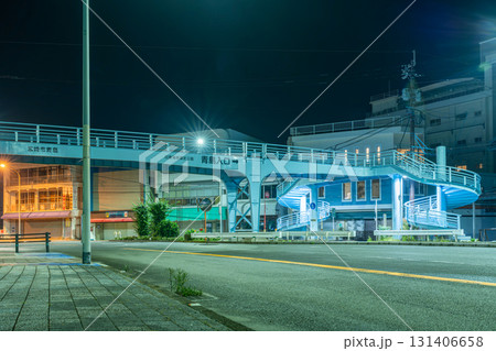 夜の青島参道商店街付近 131406658