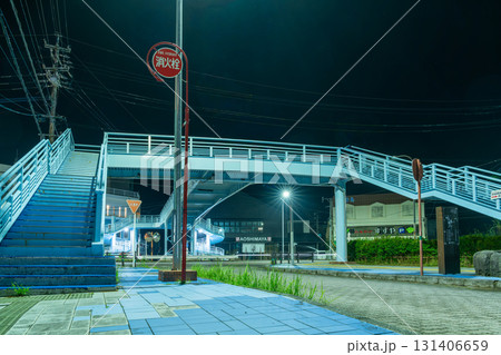 夜の青島参道商店街付近 131406659