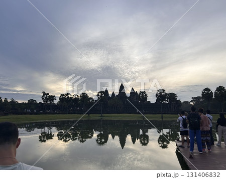 アンコール・ワット（国都寺院）で日の出の風景 131406832