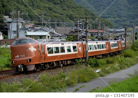 伯備線を走る273系特急やくも7号 131407195