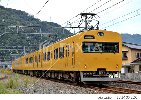 伯備線を走る115系普通電車4両 伯備線を走る115系普通電車4両 131407220