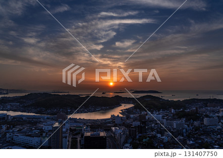 《山口県》下関市中心街・関門海峡の夕暮れ 《山口県》下関市中心街・関門海峡の夕暮れ 131407750