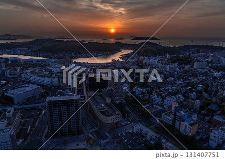 《山口県》下関市中心街・関門海峡の夕暮れ 《山口県》下関市中心街・関門海峡の夕暮れ 131407751