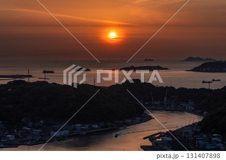 《山口県》関門海峡の夕暮れ 《山口県》関門海峡の夕暮れ 131407898