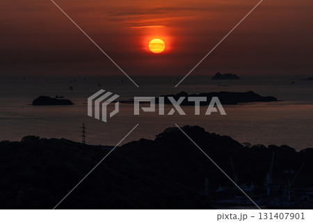 《山口県》関門海峡の夕暮れ 131407901