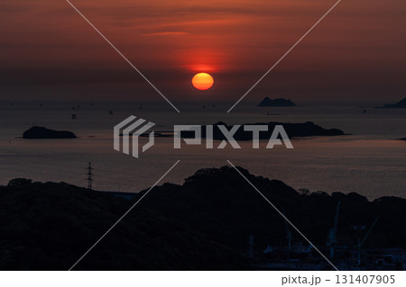 《山口県》関門海峡の夕暮れ 131407905