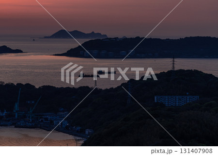 《山口県》関門海峡の夕暮れ 《山口県》関門海峡の夕暮れ 131407908