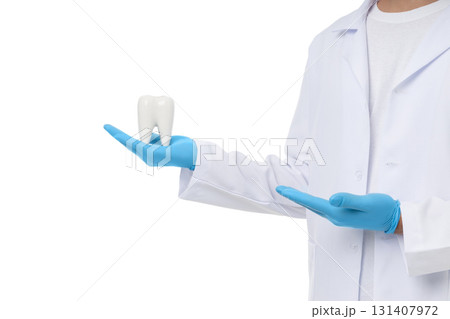 Doctor demonstrates dental care using a tooth model, isolated, PNG 131407972