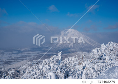 北海道　ルスツリゾート　スキー場から望む羊蹄山 131408279
