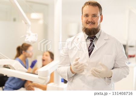 Male dentist invites you to visit dental clinic 131408716