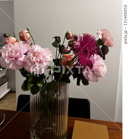 A vibrant bouquet of fresh flowers in a variety of colors, beautifully arranged to highlight their natural beauty. Perfect for celebrating special occasions or brightening up any space. A vibrant bouquet of fresh flowers in a variety of colors, beautifully arranged to highlight their natural beauty. Perfect for celebrating special occasions or brightening up any space. 131408858