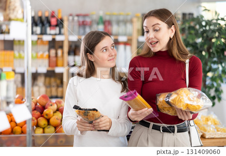 Mother and daughter choose pasta and spaghetti Mother and daughter choose pasta and spaghetti 131409060