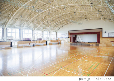 誰もいない体育館 131409772