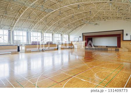 誰もいない体育館 131409773