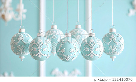 ライトブルーのエレガントなクリスマスのオーナメント 131410070