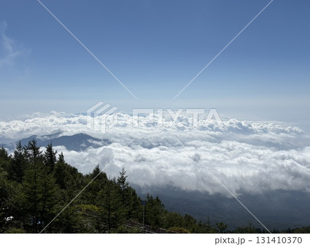 富士山富士宮ルート_五合目駐車場から見下ろす雲海 131410370