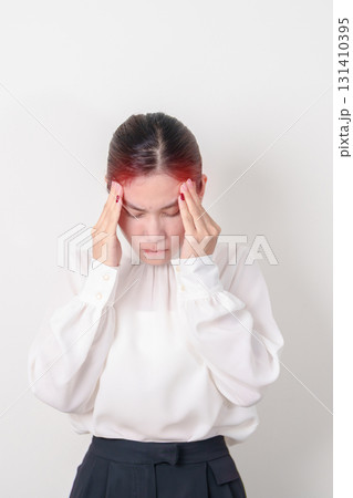 Business Woman having headache and Dizzy for concepts of Chronic Stress, Headache and Migraine, World Brain Tumor day, Brain Cancer, Brain Stroke, Dementia, alzheimer, Hypotension and mental health 131410395