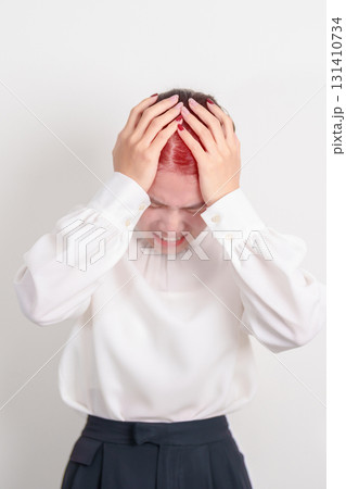 Business Woman having headache and Dizzy for concepts of Chronic Stress, Headache and Migraine, World Brain Tumor day, Brain Cancer, Brain Stroke, Dementia, alzheimer, Hypotension and mental health 131410734