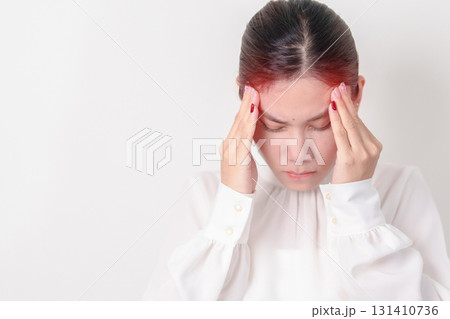 Business Woman having headache and Dizzy for concepts of Chronic Stress, Headache and Migraine, World Brain Tumor day, Brain Cancer, Brain Stroke, Dementia, alzheimer, Hypotension and mental health Business Woman having headache and Dizzy for concepts of Chronic Stress, Headache and Migraine, World Brain Tumor day, Brain Cancer, Brain Stroke, Dementia, alzheimer, Hypotension and mental health 131410736