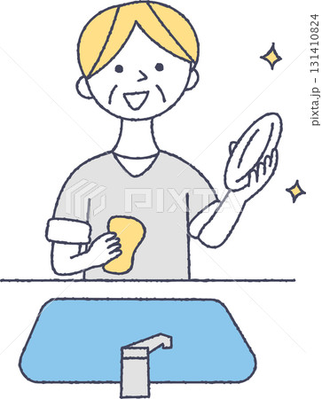 皿洗いをするシニア女性 131410824