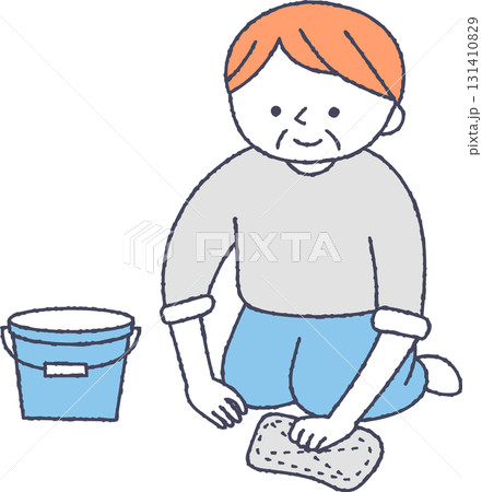 雑巾掛けをするシニア女性 131410829