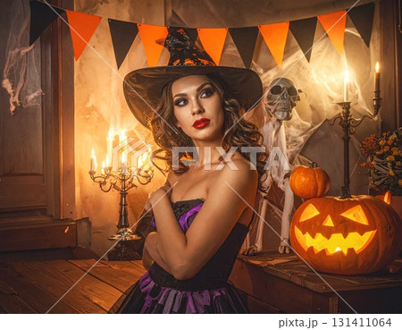 ハロウィンの仮装をした女性 ハロウィンの仮装をした女性 131411064