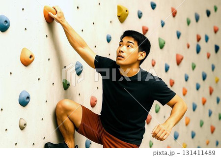 挑戦の一歩　前進と気合のスポーツシーン　 131411489