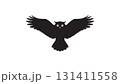 飛ぶフクロウのシルエット 131411558