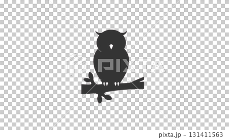 木の枝に止まるフクロウ 131411563