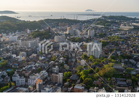 《山口県》下関市中心街・関門海峡の夕暮れ 《山口県》下関市中心街・関門海峡の夕暮れ 131412028