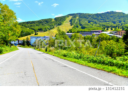 一の瀬ファミリースキー場方面を望む(長野県山ノ内町)【2025.9】 131412231
