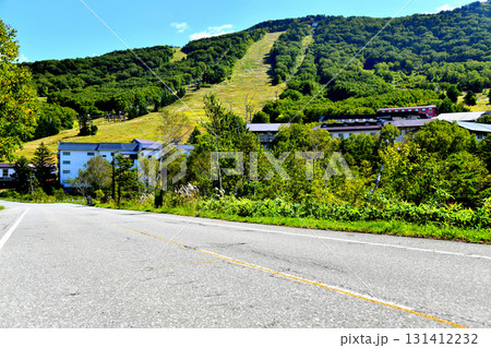 一の瀬ファミリースキー場方面を望む(長野県山ノ内町)【2025.9】 131412232
