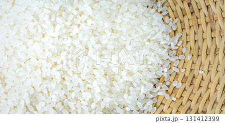 笊に入った新米 131412399