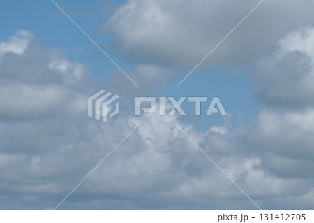 灰色の雲と空 131412705