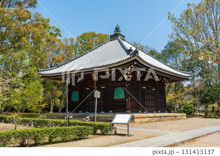 仁和寺の経蔵。京都、世界遺産 131413137