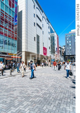 【東京都】たくさんの人で賑わう秋葉原駅前 【東京都】たくさんの人で賑わう秋葉原駅前 131417248