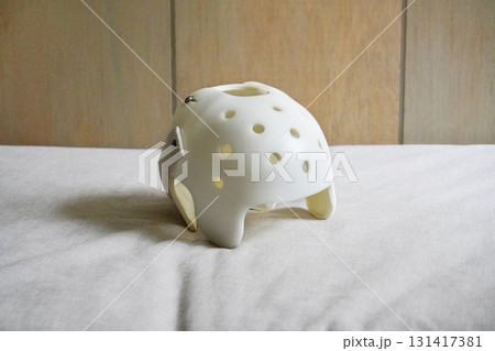 赤ちゃんの頭のゆがみ矯正用ヘルメット｜医療用矯正器具 131417381