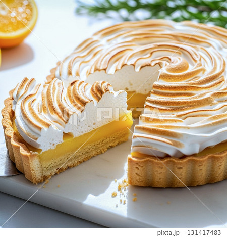 美しいレモンメレンゲタルトのクローズアップ 131417483