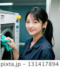 日本人の清掃員　髪は結んでる 131417894