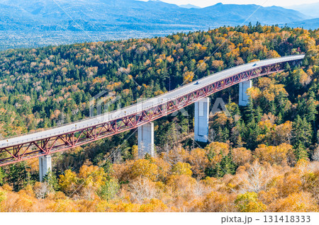 北海道 三国峠 紅葉に染まる松見大橋 北海道 三国峠 紅葉に染まる松見大橋 131418333