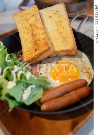 美味しそうな朝食 美味しそうな朝食 131418364