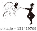 ハトを出すマジシャン 131419709
