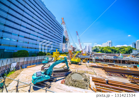 日本の東京都市景観 品川駅前の再開発工事などを望む。クローラークレーンなど大型重機がズラリ…=26日 日本の東京都市景観 品川駅前の再開発工事などを望む。クローラークレーンなど大型重機がズラリ…=26日 131421534
