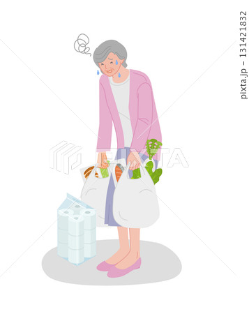 買い物で食材や日用品をまとめ買いして荷物が重くて辛そうなシニア女性 買い物で食材や日用品をまとめ買いして荷物が重くて辛そうなシニア女性 131421832
